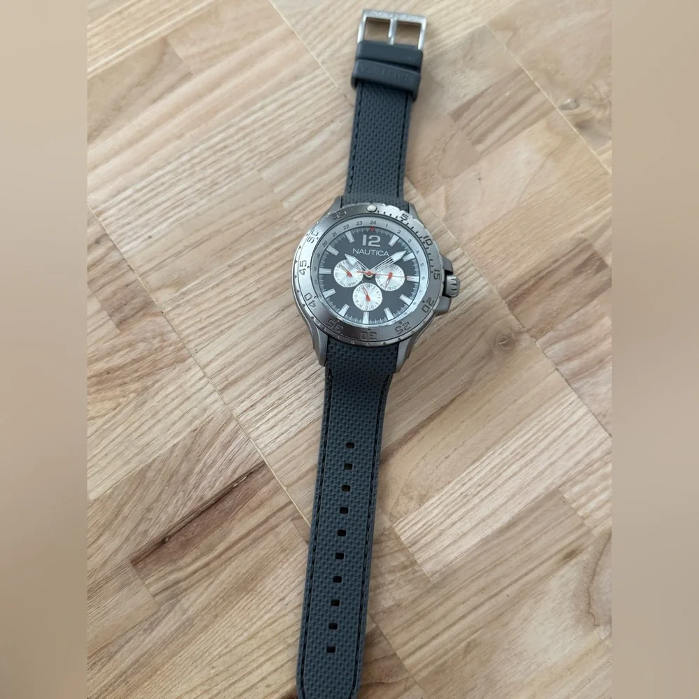 Nautica Aluminum Chronograph-Style Dial Watch Gray Dial Silicone Strap Date Dial